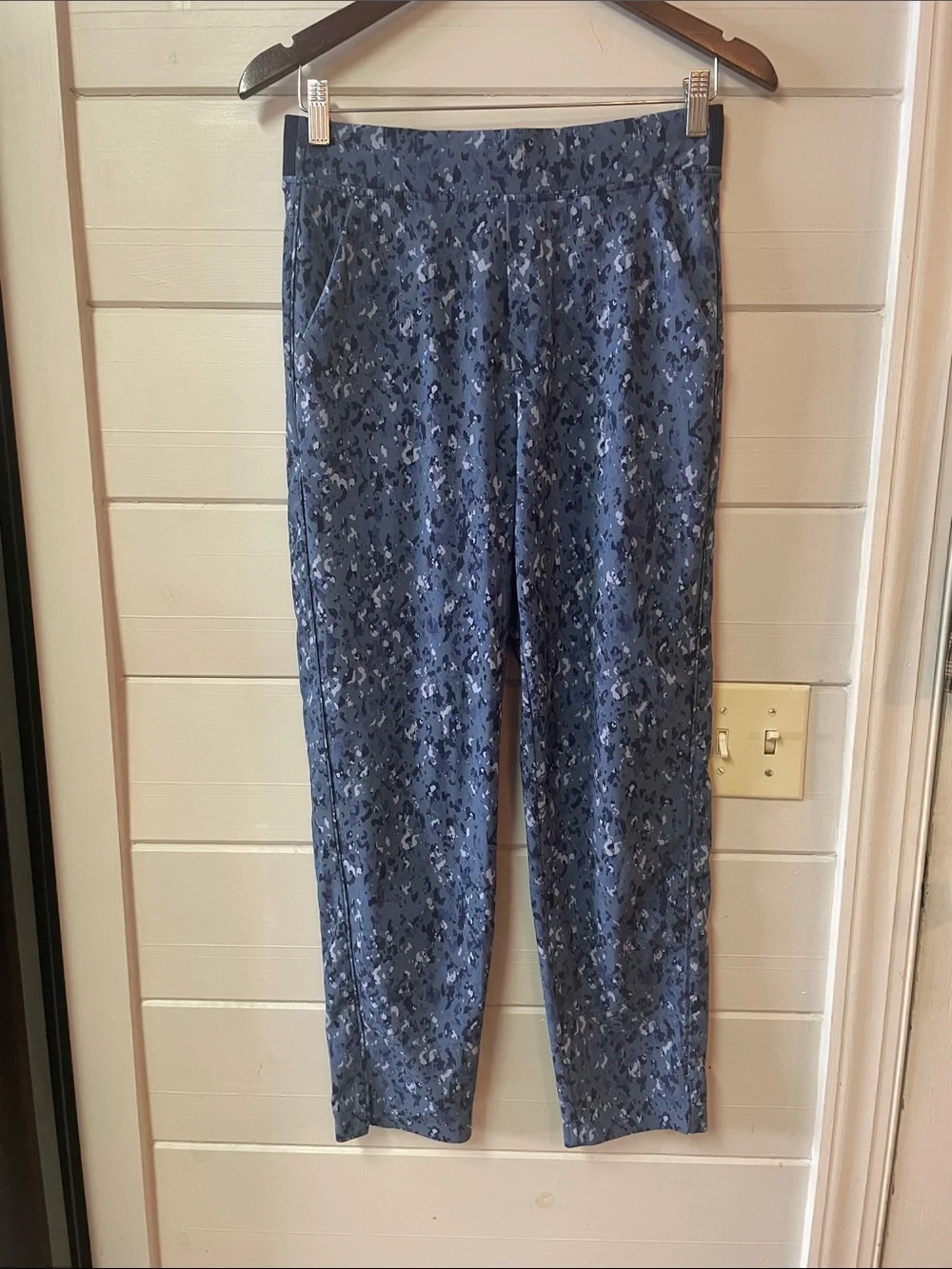 Athleta The Brooklyn Ankle Pant Captivate Chrome Blue Camo Size 4.
